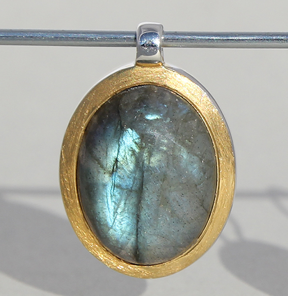 Silberanhänger "Flat oval small" teilvergoldet mit Labradorit