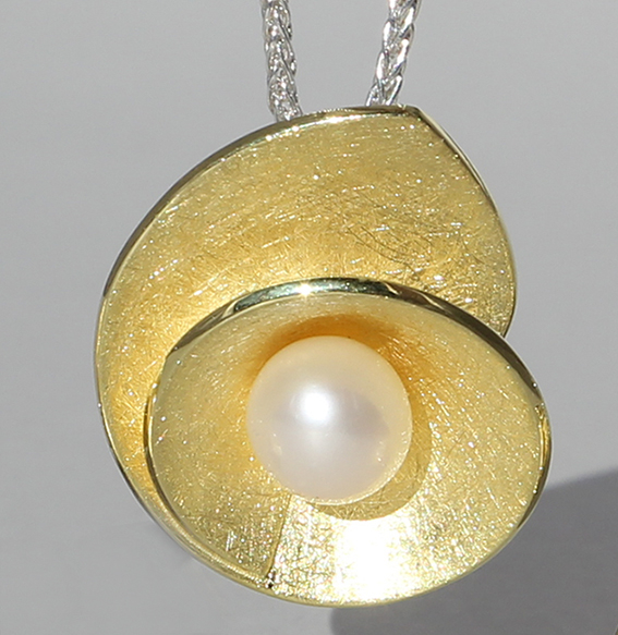 Silberanhänger vergoldet mit SWZ Perle | Lotusschnecke