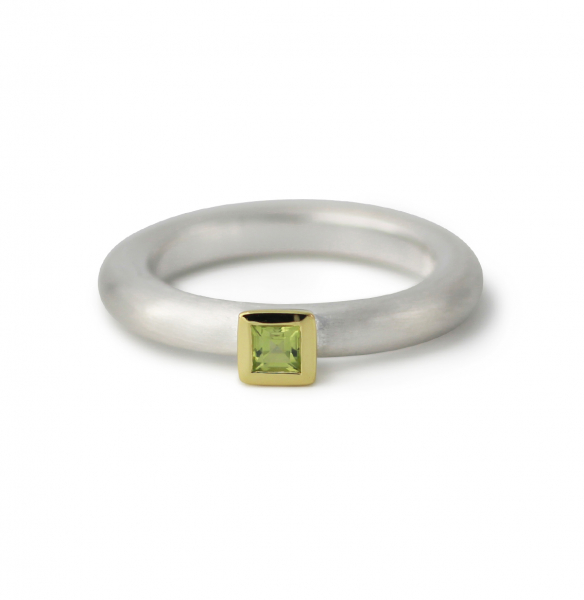 Silberring teilvergoldet mit Peridot | Strack smal