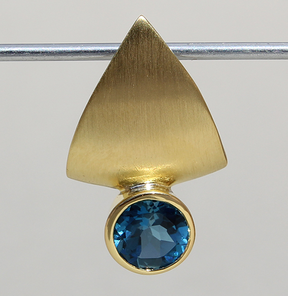 Silberanhänger mit 8 mm London blue Topas, vergoldet