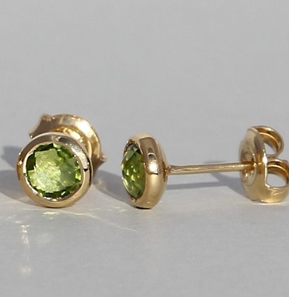 Silberohrstecker vergoldet mit Peridot | Fine flat