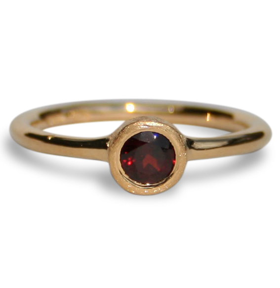 Ring vergoldet -Fine- mit Granat